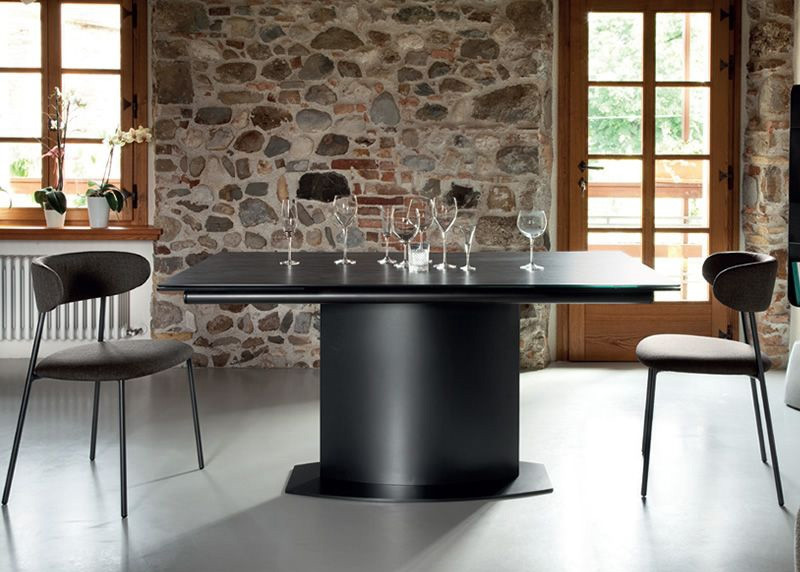 Domitalia extendable store dining table