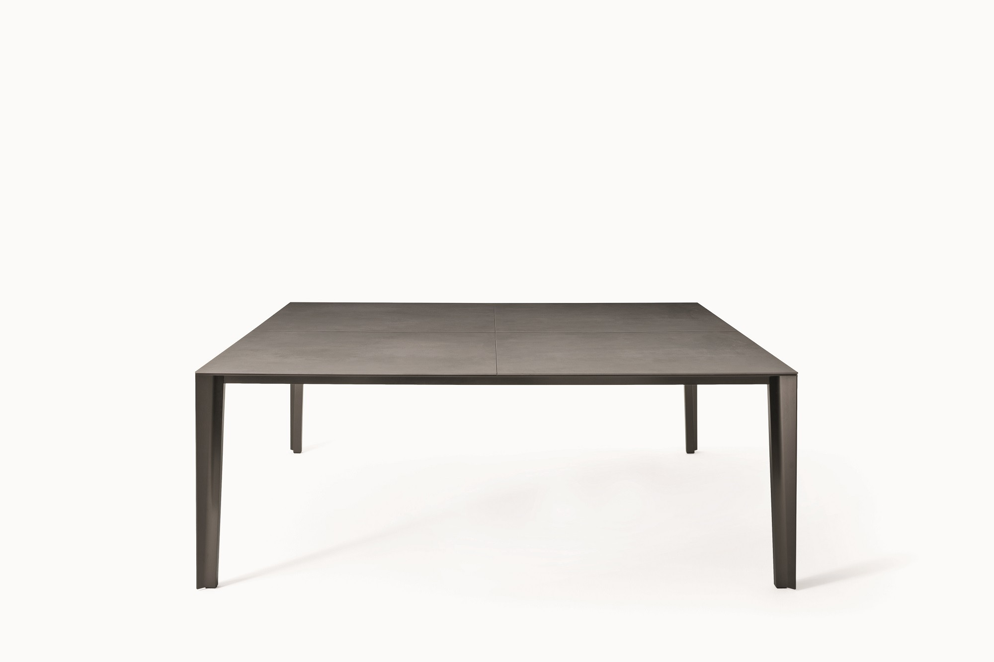 Skin Dining table Desalto