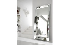 Diva | Mirror | Urbinati