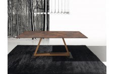 Kansas dining table by Ideal Sedia